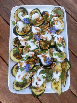 Gegrillte Zucchini mit Burrata