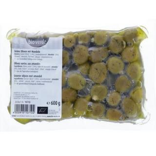 Grüne Oliven mit Mandel