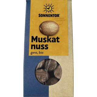 Muskatnüsse,ganz