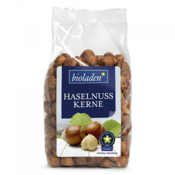 b* Haselnusskerne